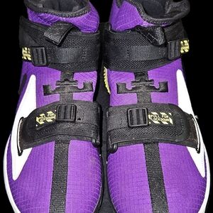 Nike Lebron James Soldiers XIII 2019 Voltage Purple Size 9
